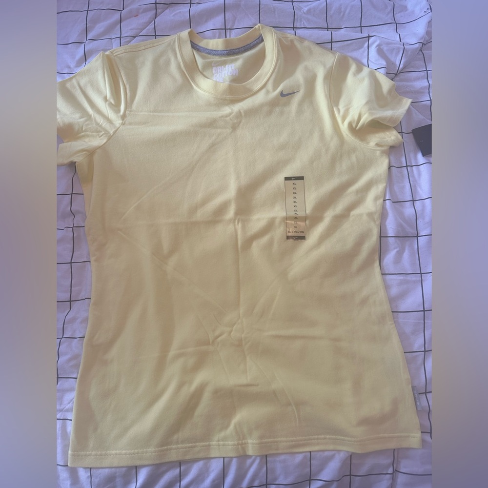 womans nike dry fit shirt